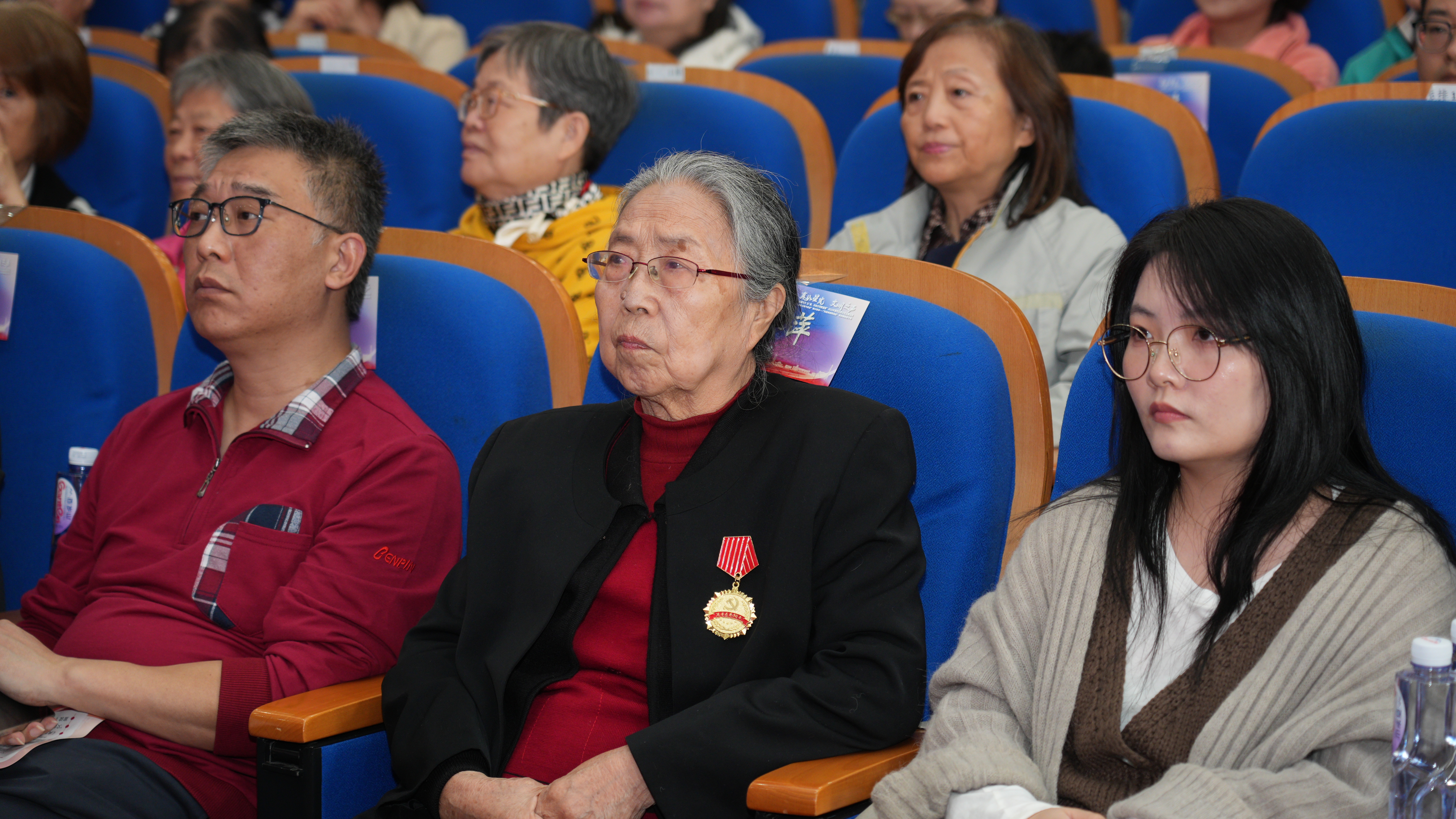 董志萍 3.jpg 董志萍 3.jpg