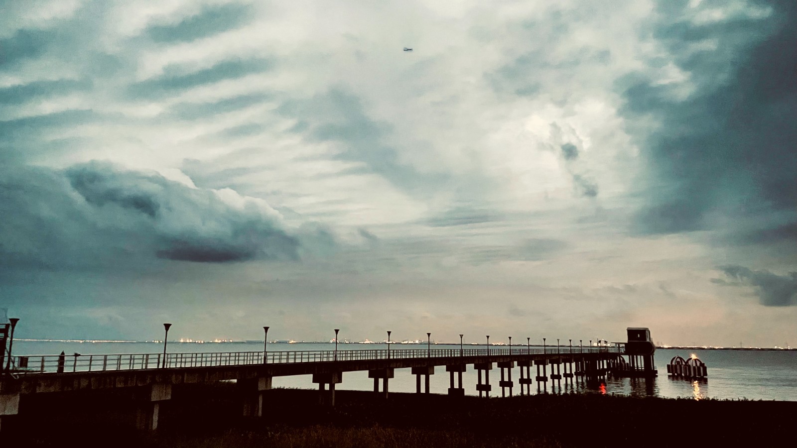 435曹雲杉 《码头的天空》.jpeg