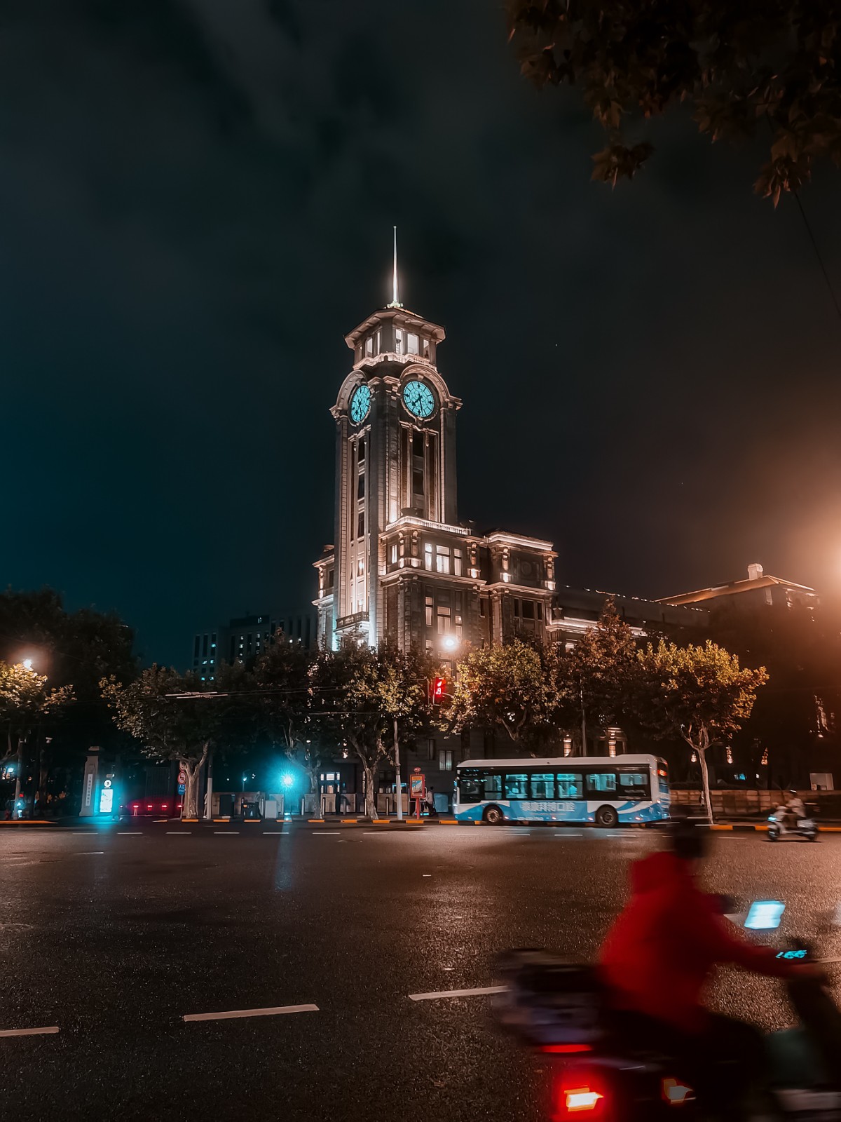 792杨昱茗 《夜上海》.jpg