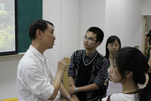 戴老师与学生2012101814511758.jpg