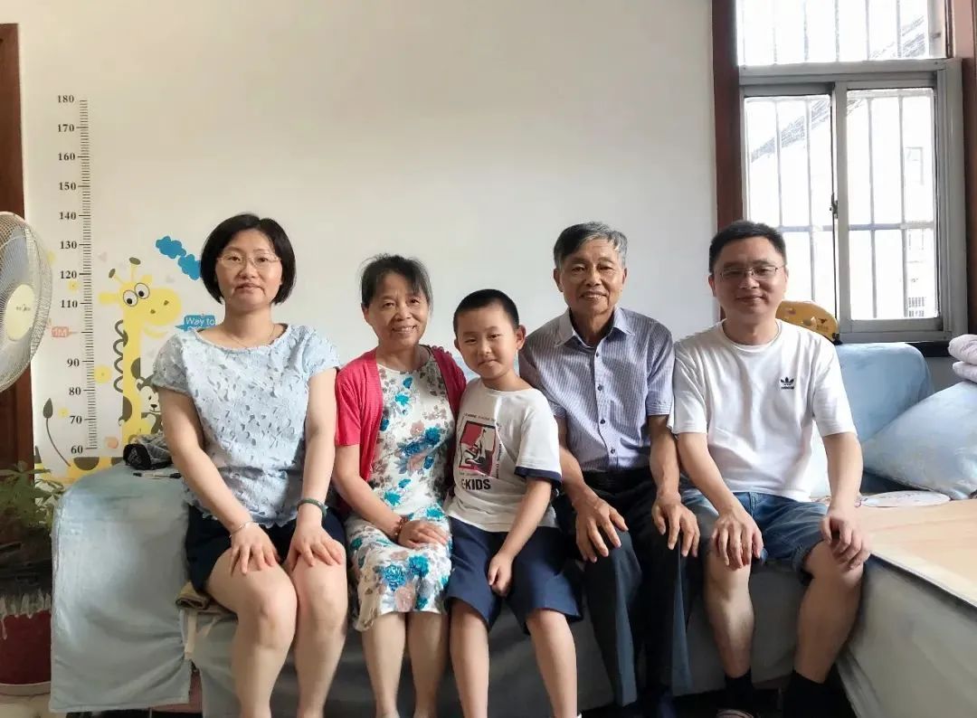 寻找传家宝第78集 | 一家三代使用的圆规,凝聚长辈的深切期望—“颂党恩 传家风”寻找传家宝“党的生日·我们的节日”市民修身系列活动—文明上海