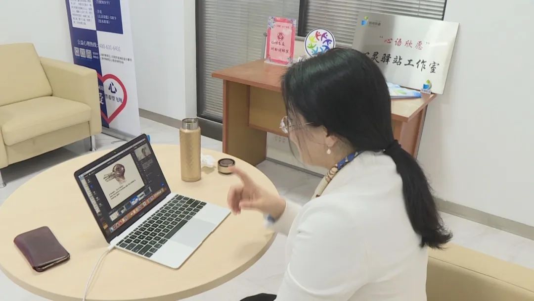 3“跑腿哥”“翻译通”“知心姐”“楼小助” 心理志愿.jpg